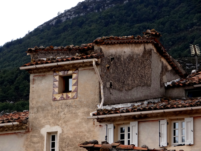 Pigeonnier sur une ferme du village de La Palud. (C1 110)