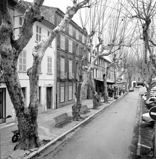 Place Georges-Clemenceau. Alignement sud. Vue prise du nord-est.