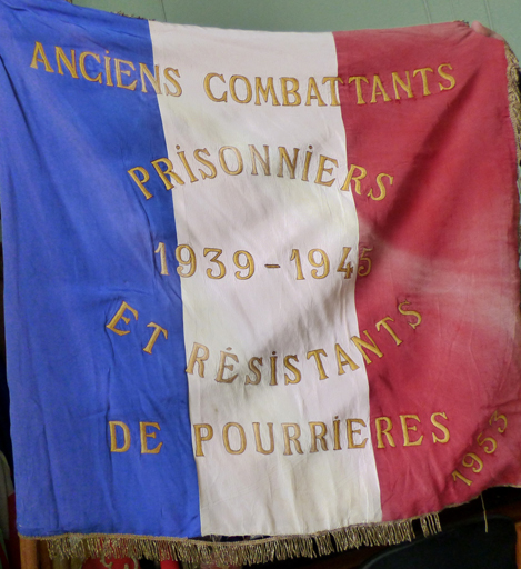 ensemble de trois drapeaux