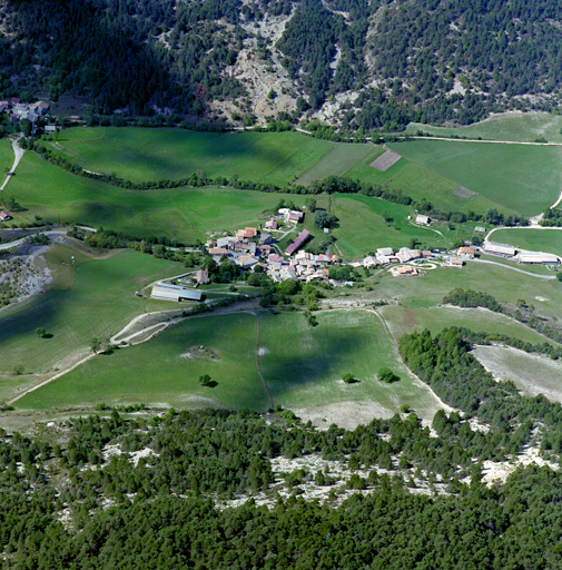 village de Lambruisse