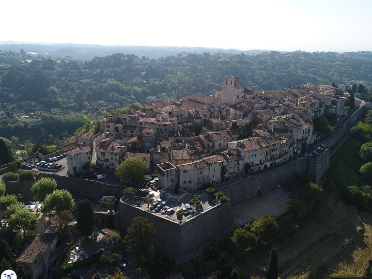 Vue de situation du village prise du nord-ouest.