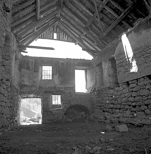 Pignon sud. Vue prise de l'intérieur.