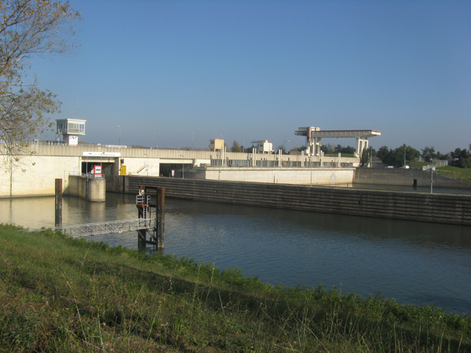 pont routier de l'usine-écluse de Caderousse