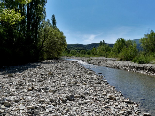 L'Eygues, juste en amont du pont de l'Aubergerie.