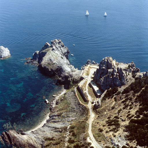 Vue aérienne prise du sud-ouest.