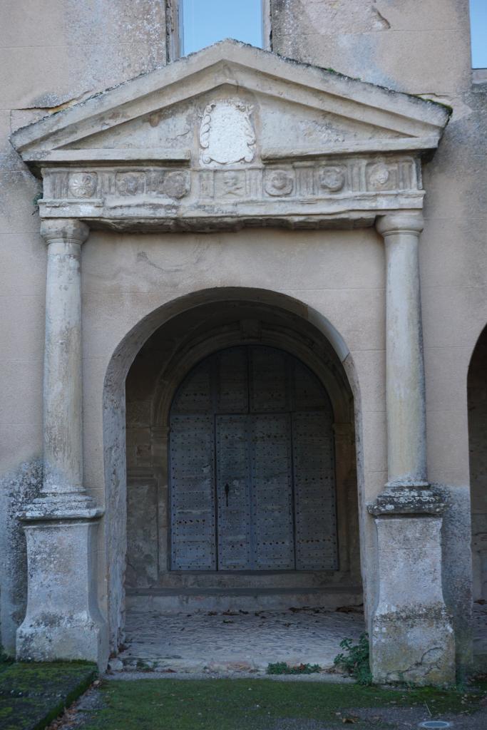 Détail de la façade principale : portail.