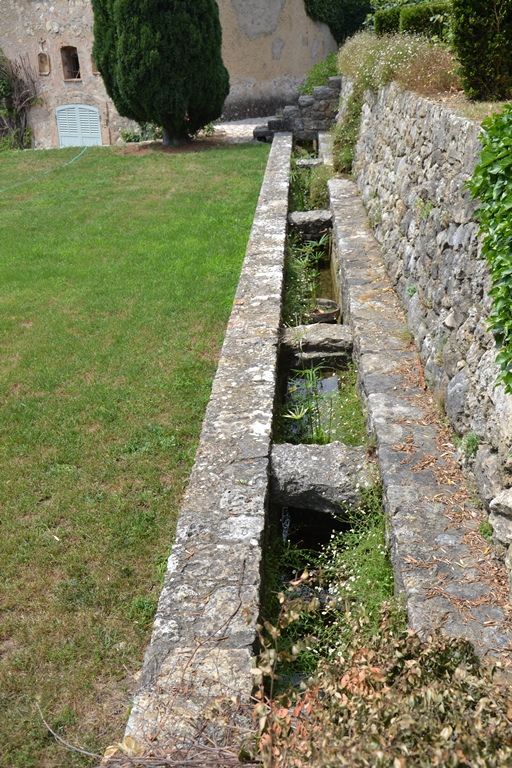 bastide, blanchisserie et séchoir à figue, puis moulins à huile et à ressence, actuellement logement