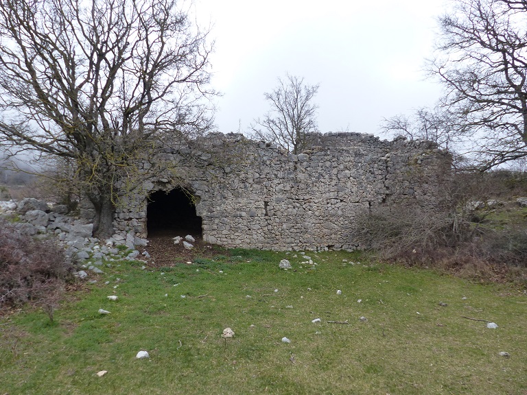 Entrepôt agricole à Saint-Barnabé (1841 E4 313). Couverture disparue.