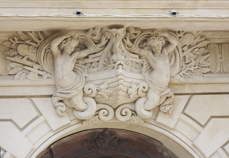 Ensemble de reliefs (décor d'élévation extérieure, décor d'architecture)