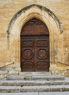 Deux vantaux de la porte d'entrée de l'église et une imposte