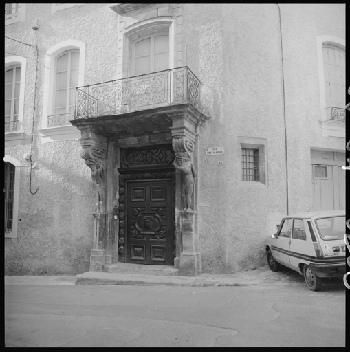 Hôtel de Bélézy. Portail