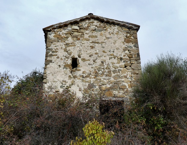 Façade en pignon d'un « cabanon », au Merdaric.