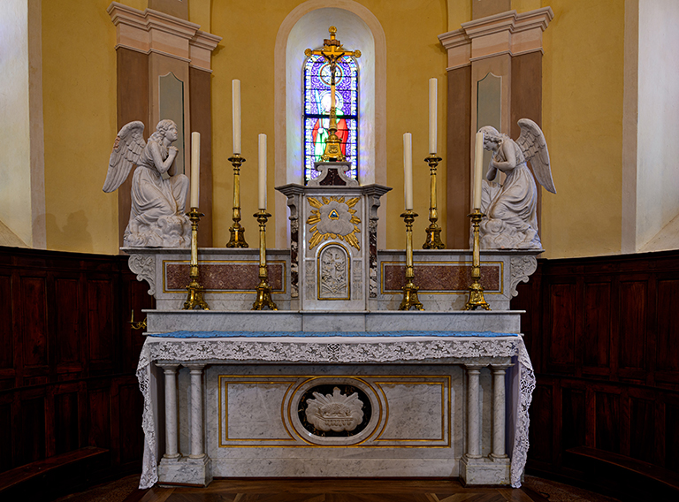 Ensemble du maître-autel : autel tombeau, gradins d'autel, tabernacle, exposition
