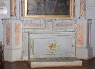 Autel secondaire de saint Jean-Baptiste : autel tombeau, deux gradins d'autel, tabernacle
