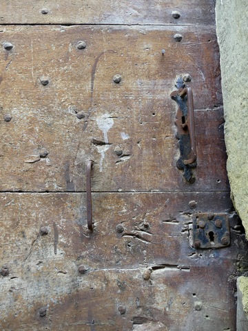 Elévation ouest, premier niveau. Porte du logis, détail de la menuiserie.