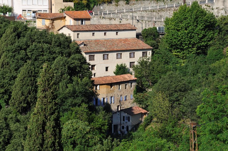 moulin à farine, à foulon, à huile et à ressence, actuellement mosquée, salle de spectacle et établissement de bienfaisance