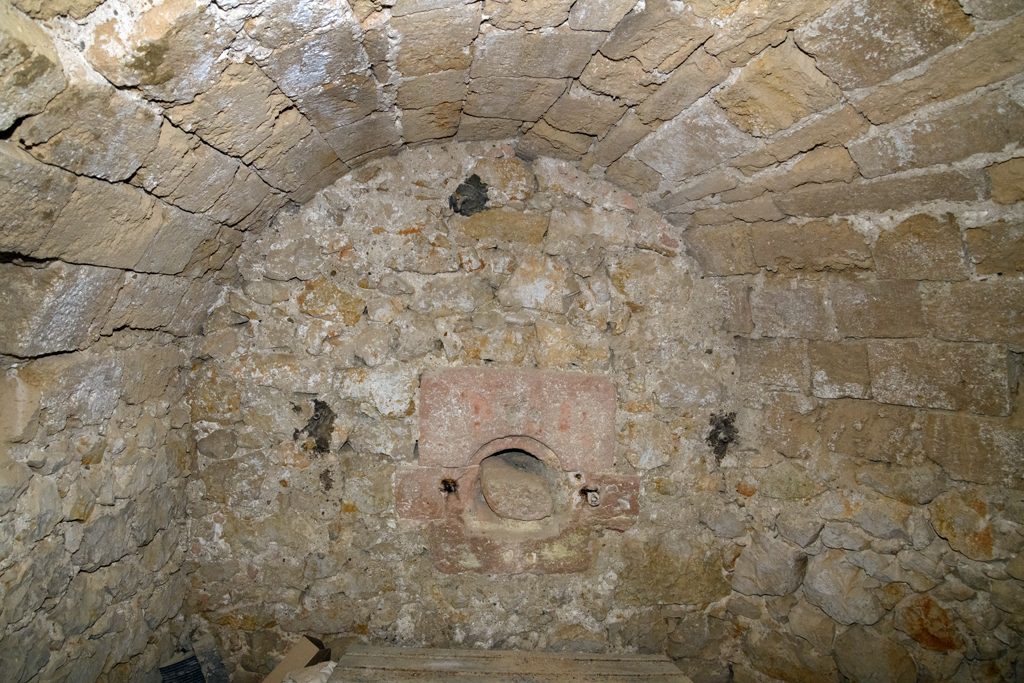 Donjon, casemate du rez-de-chaussée de la grosse tour nord-ouest, niche de la canonnière du flanc gauche