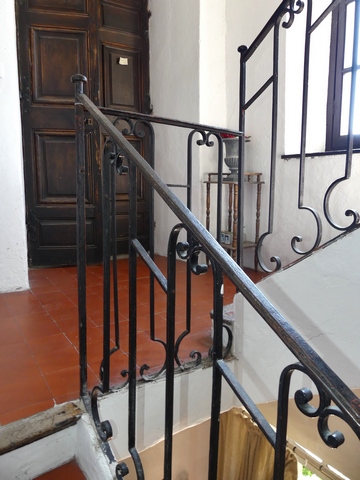Escalier ouest. Deuxième étage, palier. Rambarde en ferronnerie.