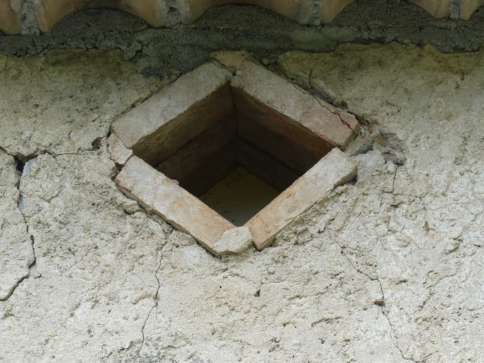 Jour de séchoir en brique pleine. Ferme de Pré Paradis (Ribiers).