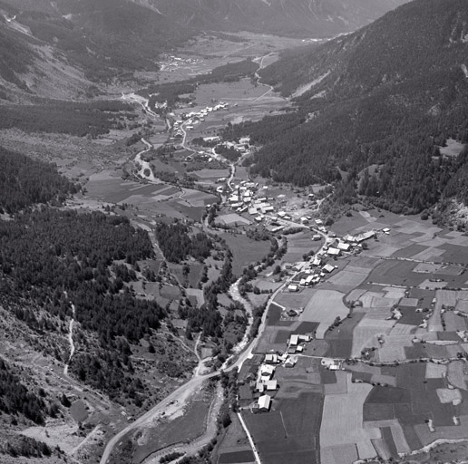 Vue d'ensemble des agglomérations, de la Draye (au premier plan) au Rosier.