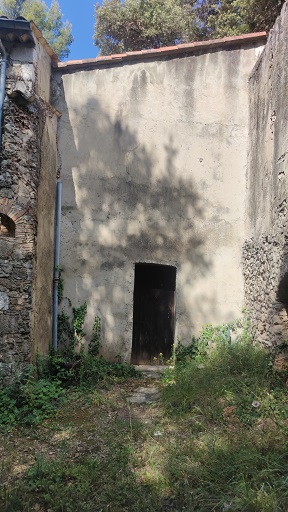 Bâtiment du logis, rez-de-chaussée. Partie ouest reconstruite sur les ruines de la maison-bloc après 1926. 