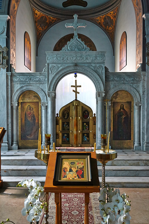 Le mobilier de l'église d'orthodoxes russes Notre-Dame joie des affligés et Saint-Nicolas le Thaumatuge