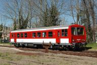 Matériel de transport ferroviaire : autorail X 2204 appartenant à la série des X 2200