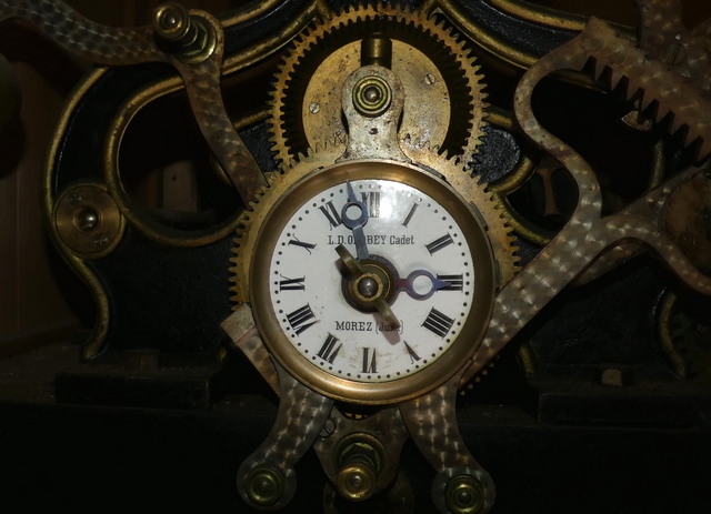 Horloge d'édifice et mécanisme d'horloge