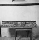 ensemble de 2 gradins d'autel et d'un tabernacle (No 1)
