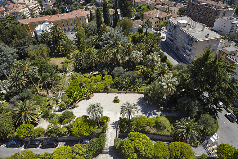 Jardin de l'hôtel de voyageurs dit Riviera Palace