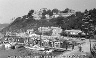 Les appontements et le môle du port de Port Cros. Vers 1970.