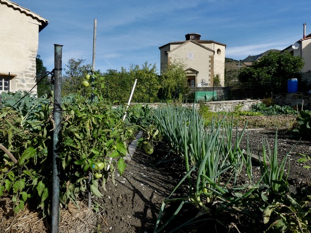 Jardin le long de la rue du Temple.