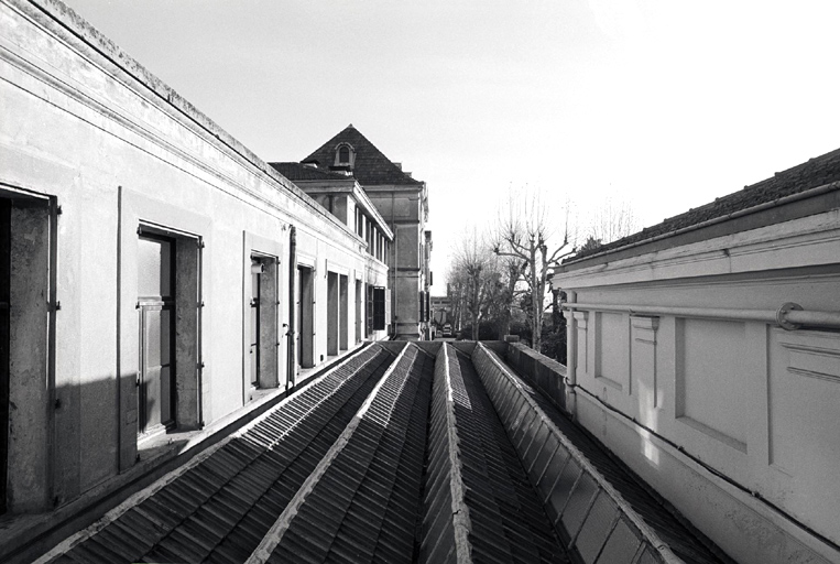 couvent de capucins, puis parfumerie Chiris, actuellement tribunal de justice, immeubles à logements, atelier municipal