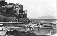 Le port de la Madrague, Saint-Cyr-sur-Mer vers 1955. A l'arrière-plan, la première digue.