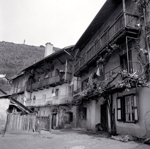 Le Pinet. Parcelles 223 à 227. Façades antérieures sud.