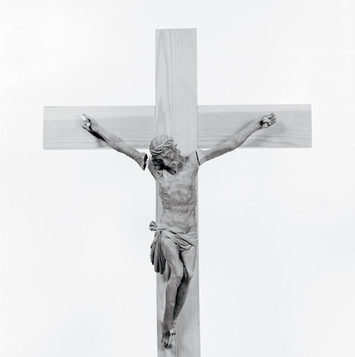 statue : Christ en croix