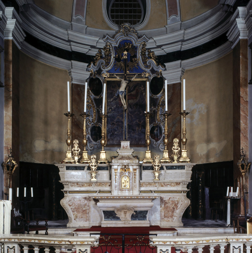ensemble du maître-autel (autel, 3 gradins d'autel, tabernacle, thabor, retable)