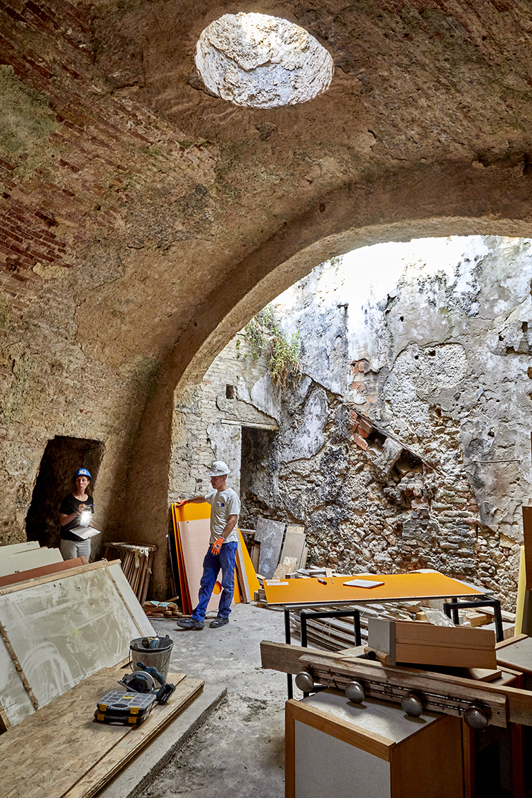 Fort St Nicolas : intérieur du bastion nord-ouest du donjon, dit de Mazarin, casemates du côté gauche.