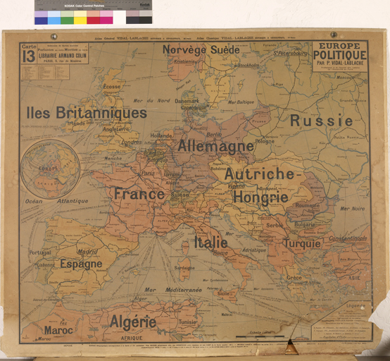 ensemble de deux cartes murales : Europe relief du sol et Europe politique