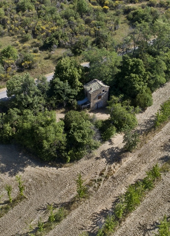 « Cabanon » entouré d'arbres, à Pigranier.