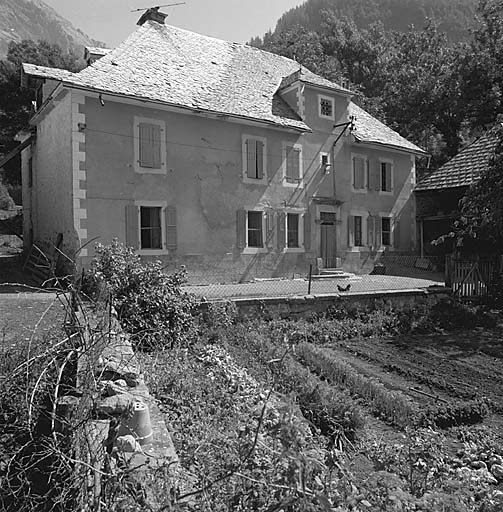 Façade de la maison d'habitation.