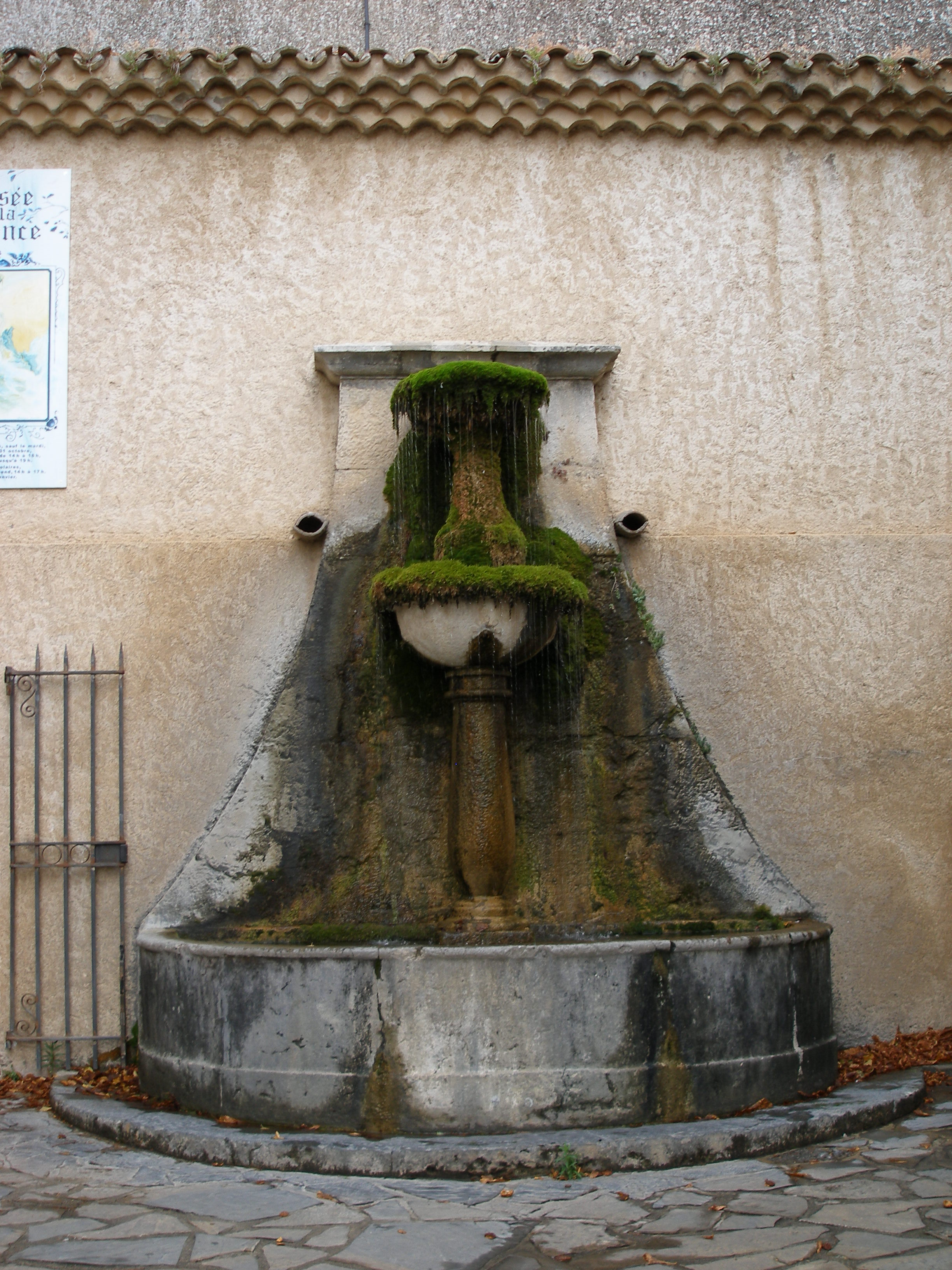 Fontaine dite fontaine du château