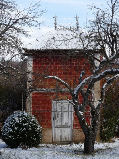 Petit pavillon de jardin, au quartier du Pré Neuf.