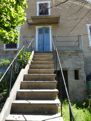 Pignon ouest, escalier extérieur.
