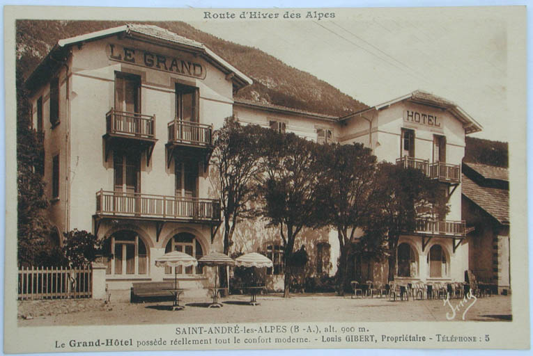 [Carte postale] Vue générale du Grand Hôtel depuis le sud-est, entre 1927 et 1937.