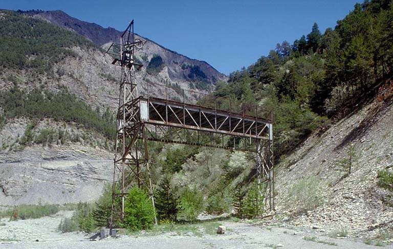 Téléphérique. Recette inférieure. Pont abri sur l'ancienne route.