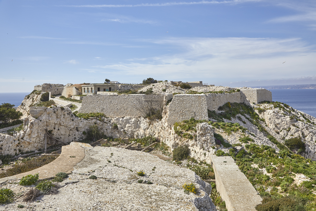 front d'entrée Est du 2e groupe, avec demi-bastionnet, retranché du 1er groupe, vu de la batterie de mortier (b)
