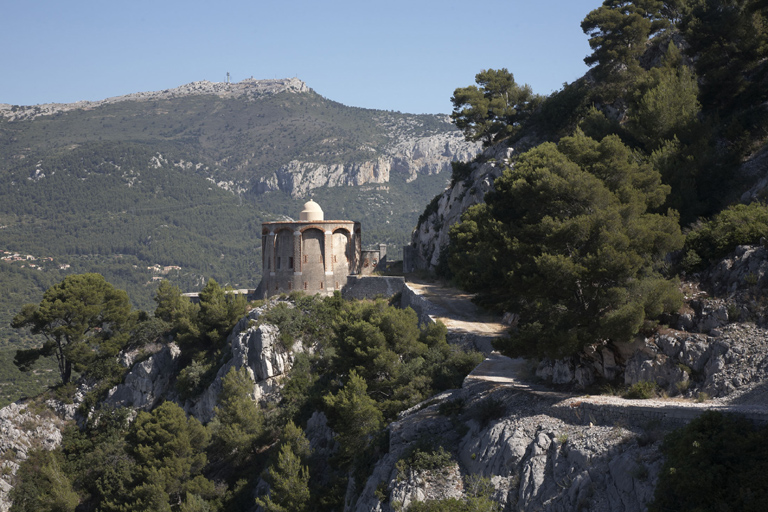 Vue générale sud, depuis le chemin d'accès.