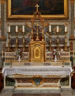Ensemble du maître-autel : deux degrés d'autel, autel, tabernacle, deux gradins d'autel et exposition