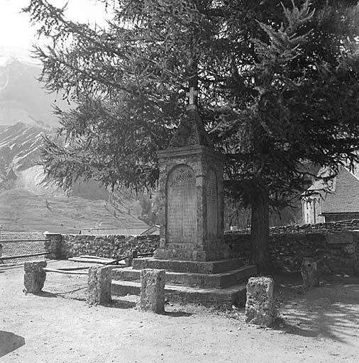 Monument aux Morts Monument Commémoratif de la Guerre de 1914, 18